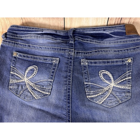 Wallflower Lucious Curvy Fit Women Blue Jeans 11 SHORT Medium Wash 28 x 28 - Picture 6 of 13